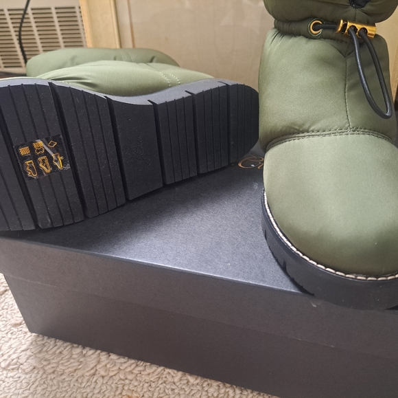 new jcrew puffer boot - olive - 8 - Picture 4 of 5